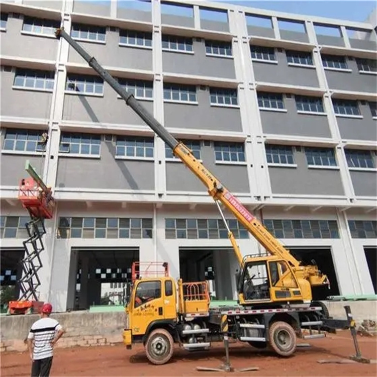 达川高楼层玻璃吊装